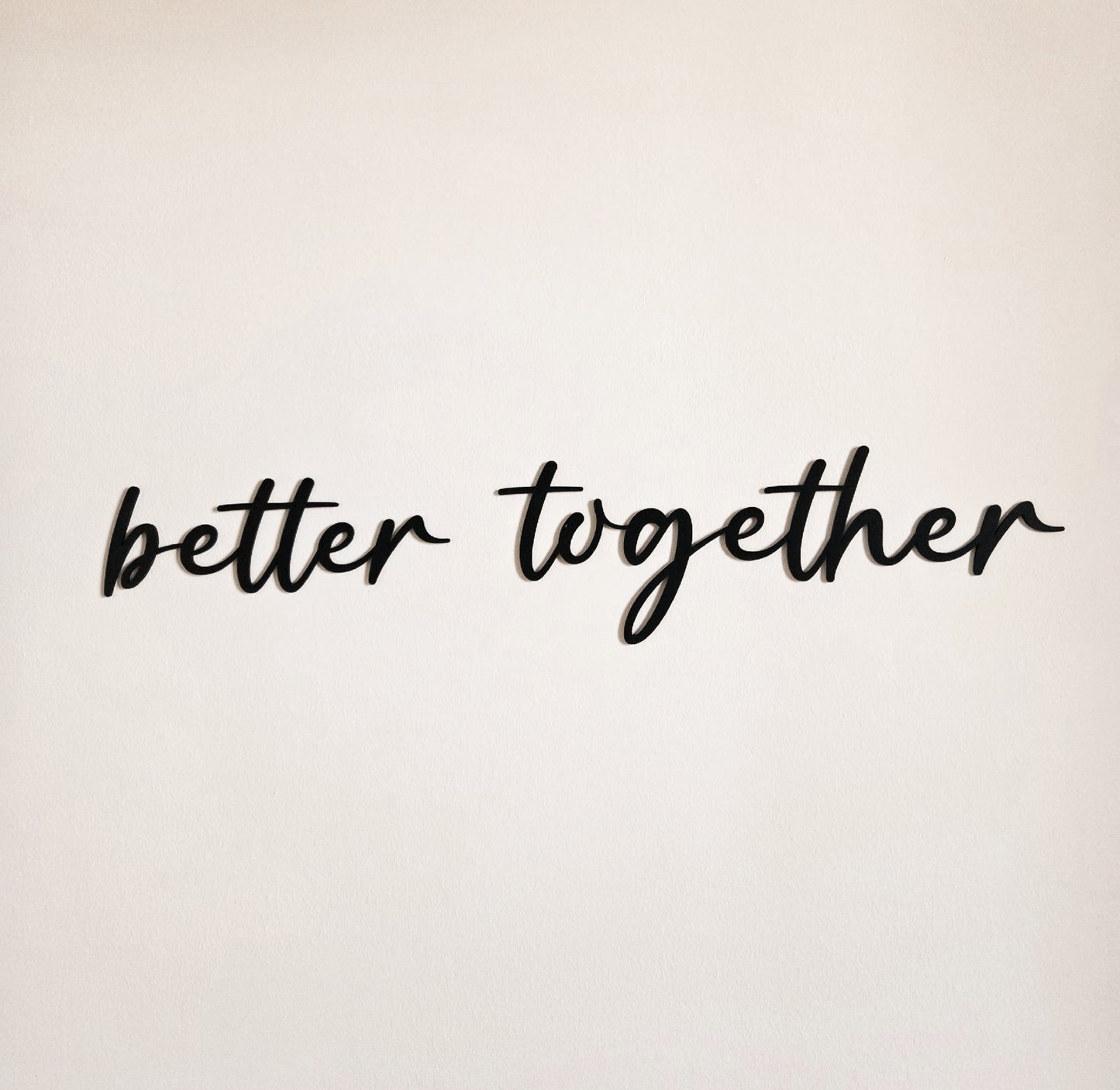 Wandschriftzug "better together" aus Holz