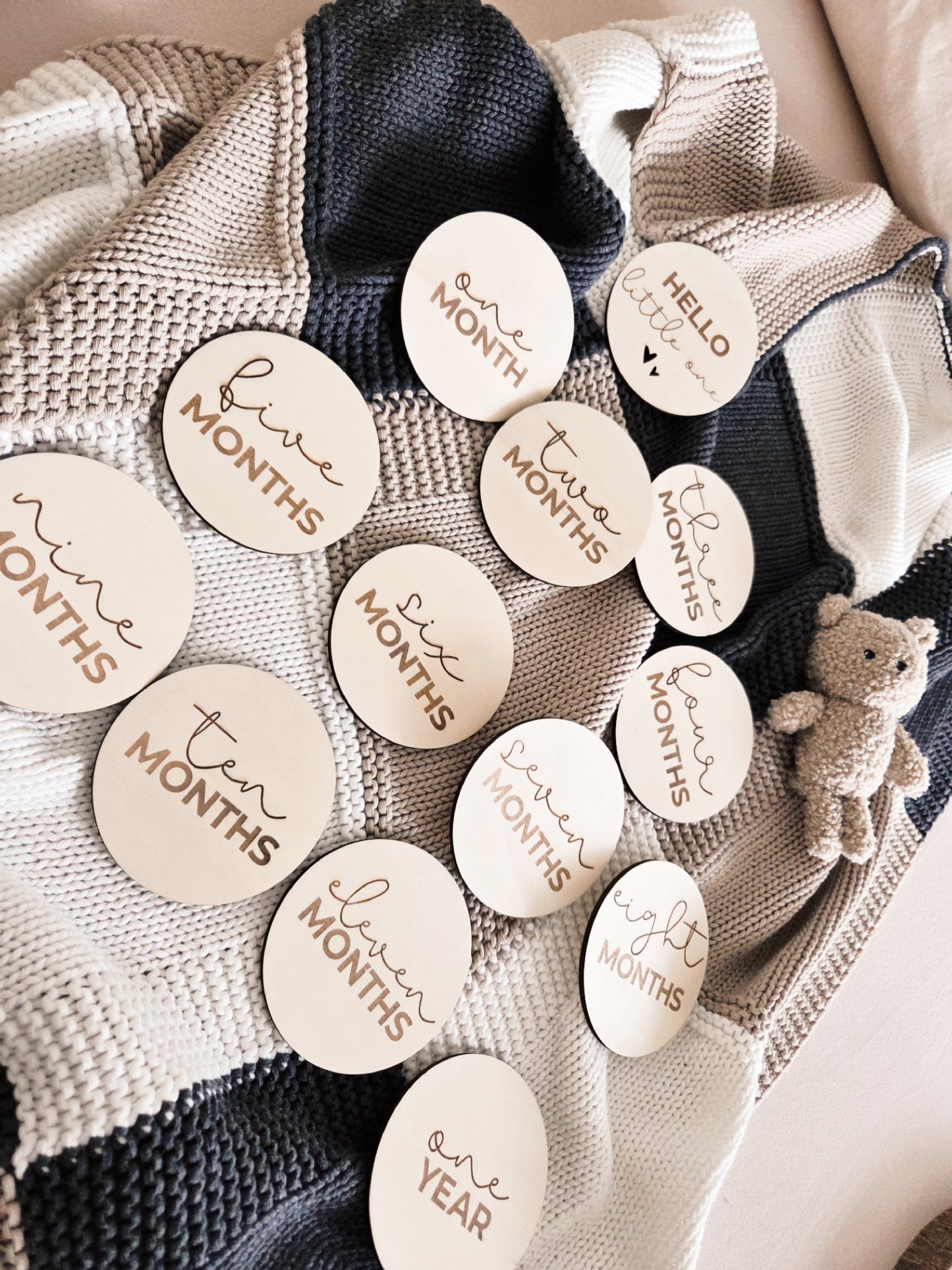 Meilensteinkarten Monatskarten Months Hello Little One