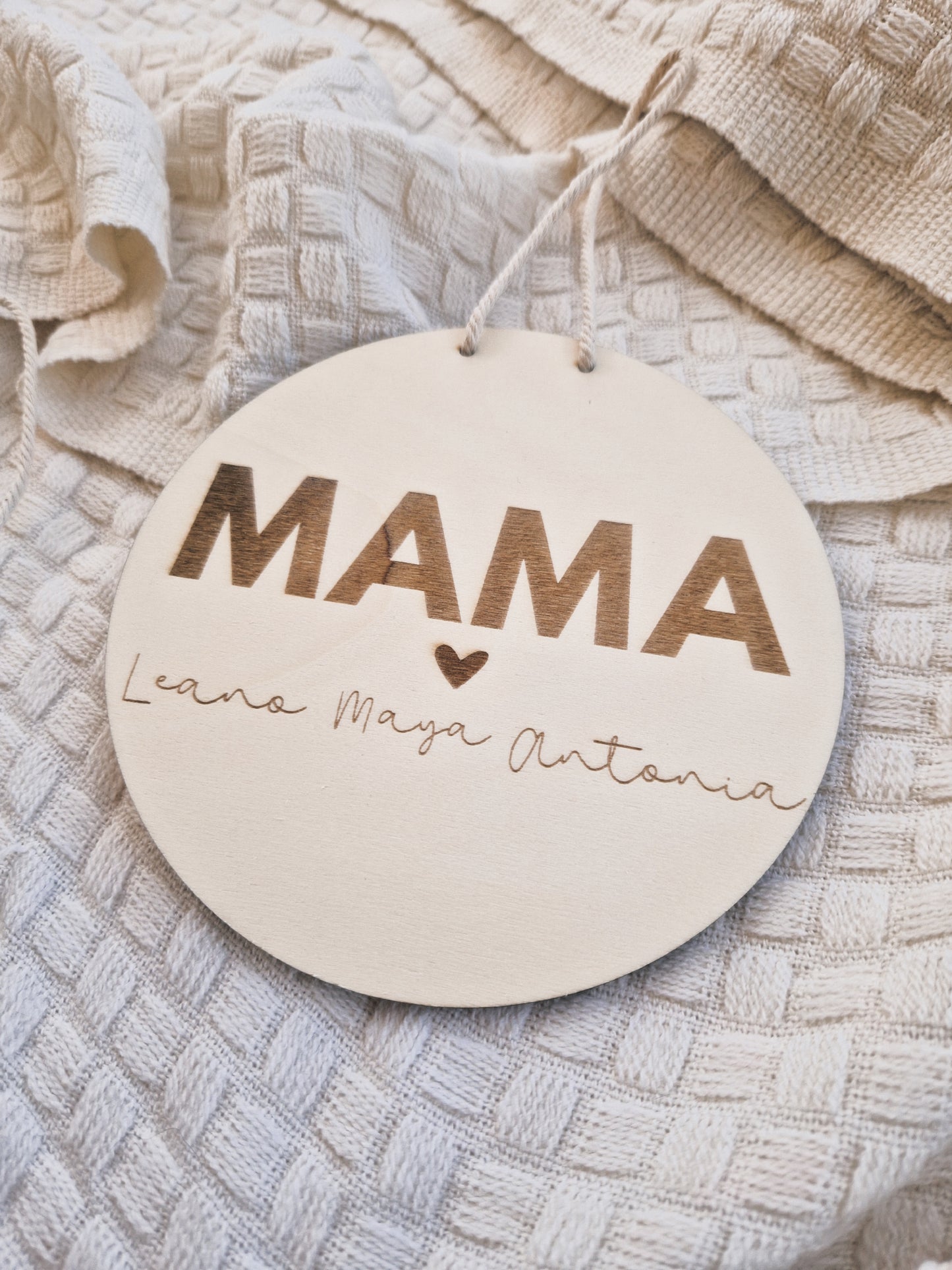 Holzschild MAMA mit Namen personalisiert