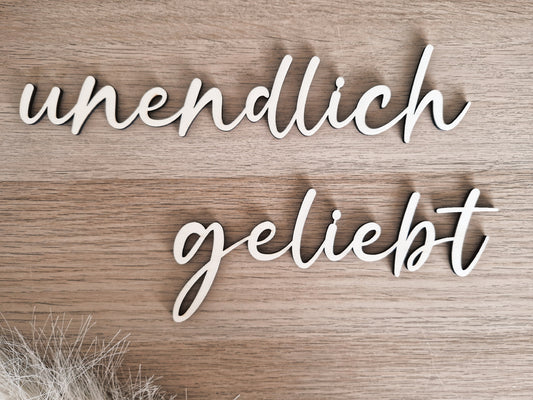 unendlich geliebt Schriftzug aus Holz