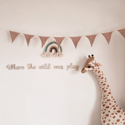 Holzschriftzug Kinderzimmer "Where the wild ones play"