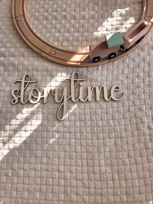 Holzschriftzug "storytime"