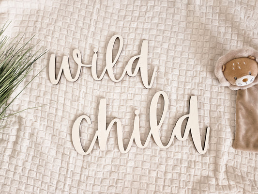 Schriftzug aus Holz "wild child"