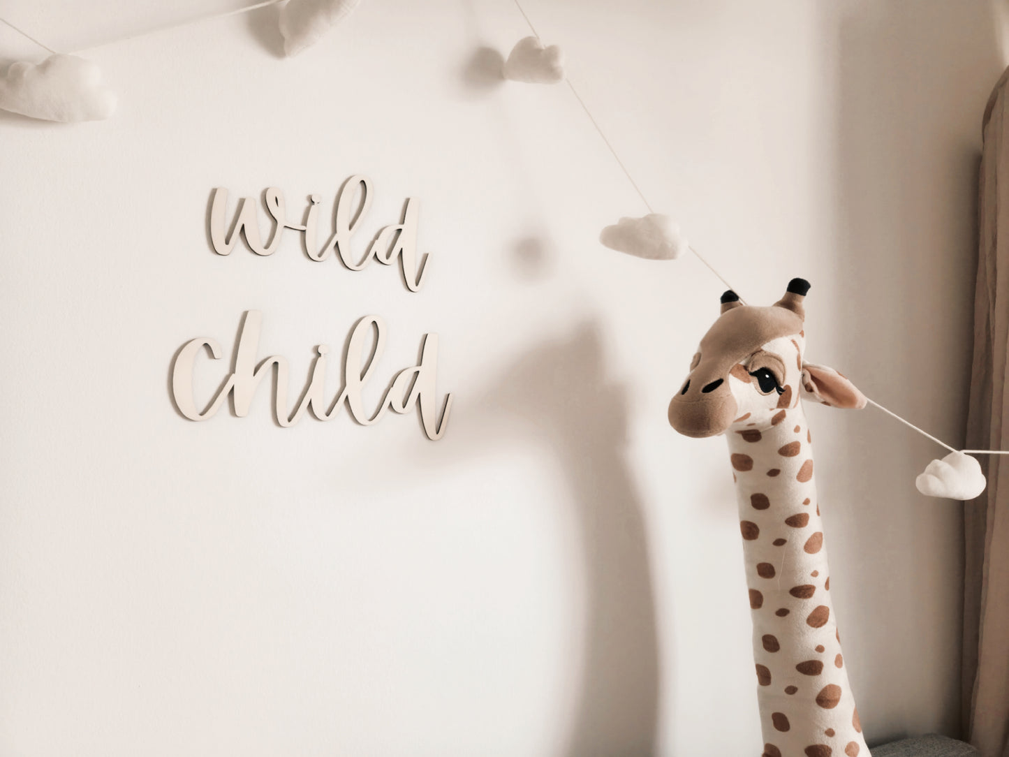 Schriftzug aus Holz "wild child"