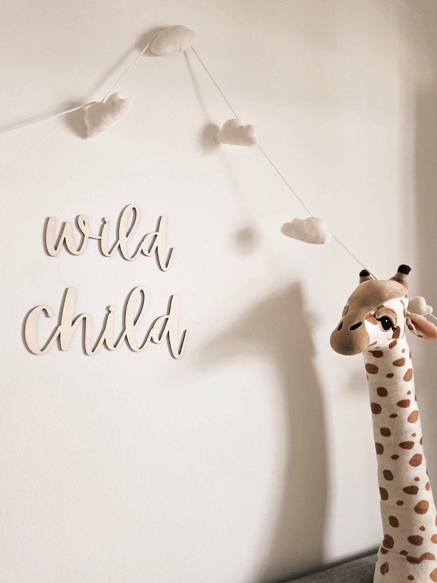 Schriftzug aus Holz "wild child"