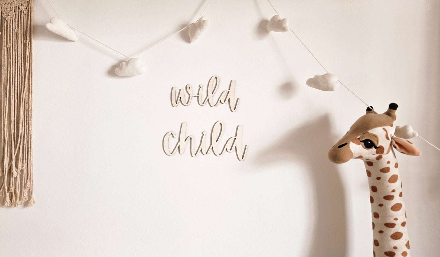 Schriftzug aus Holz "wild child"