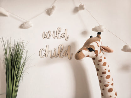 Schriftzug aus Holz "wild child"