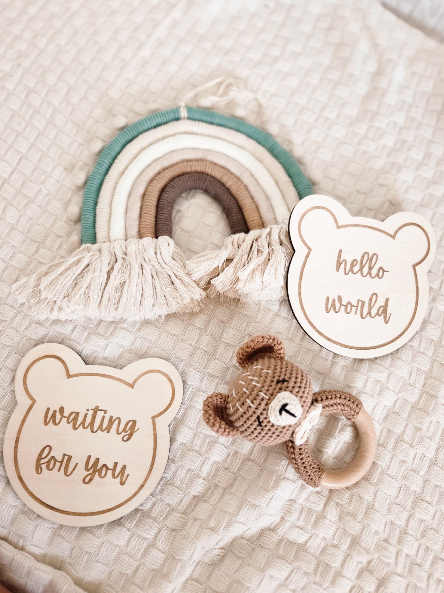 hello world und waiting for you Holzschild im Bärenstil