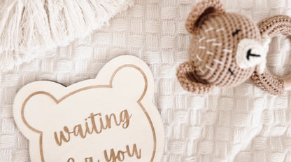 hello world und waiting for you Holzschild im Bärenstil