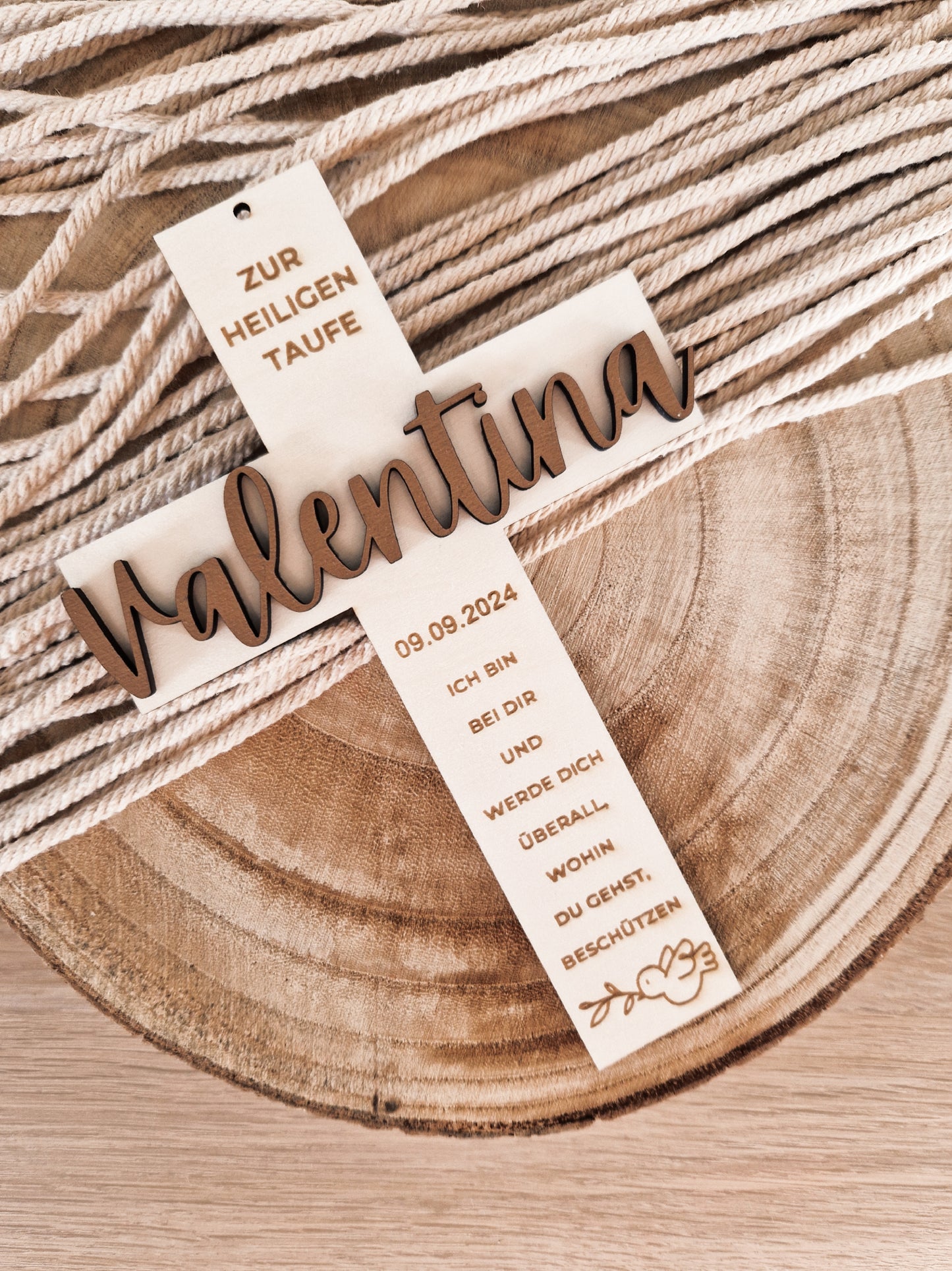 Taufkreuz mit Namen personalisiert