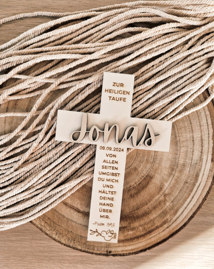 Taufkreuz mit Namen personalisiert