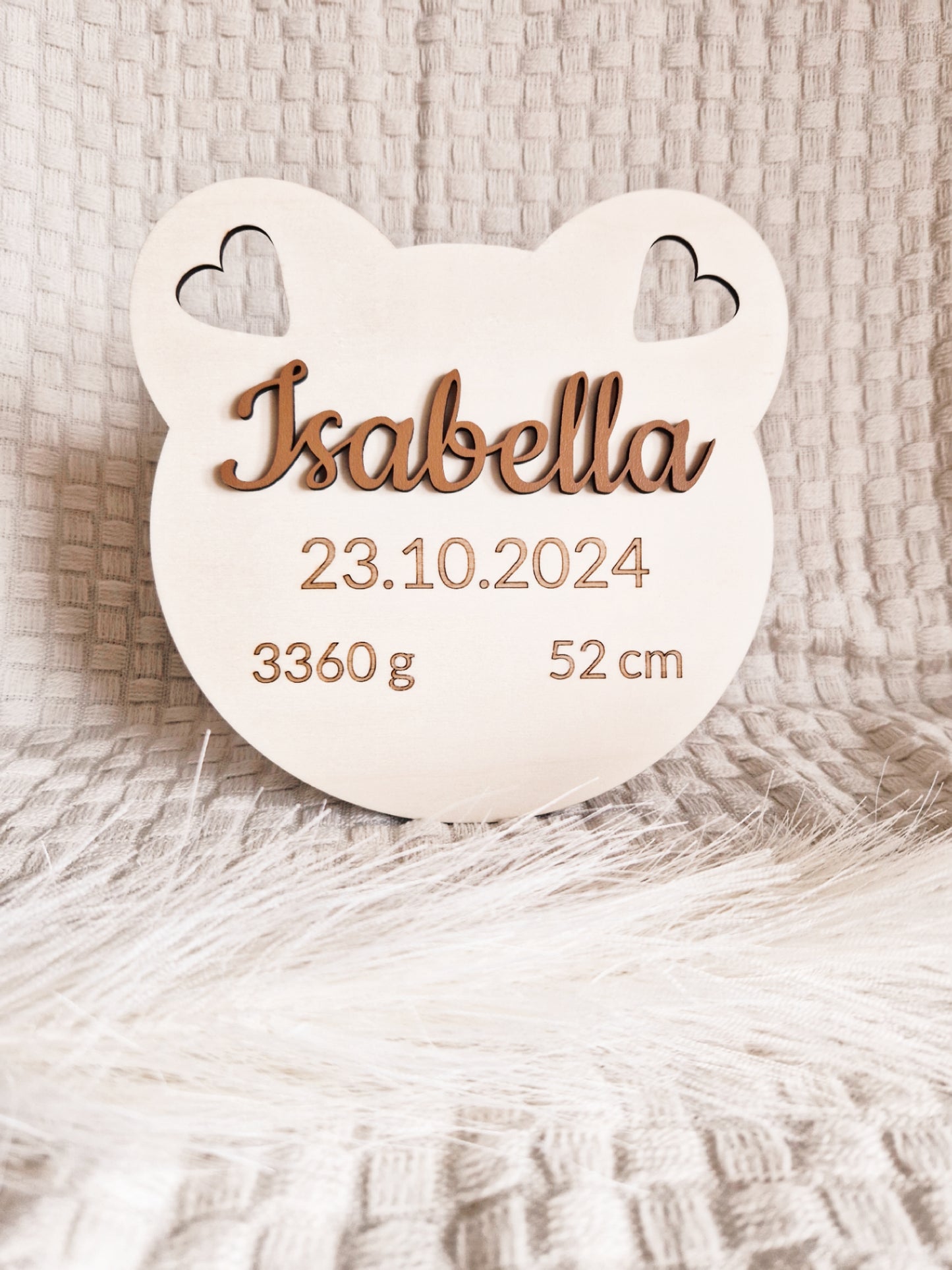 Personalisierte Geburtstafel aus Holz im Bärenstil