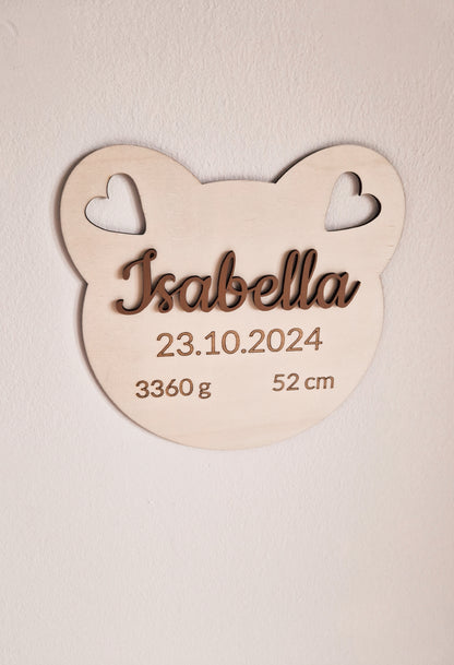 Personalisierte Geburtstafel aus Holz im Bärenstil
