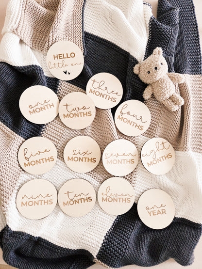 Meilensteinkarten Monatskarten Months Hello Little One