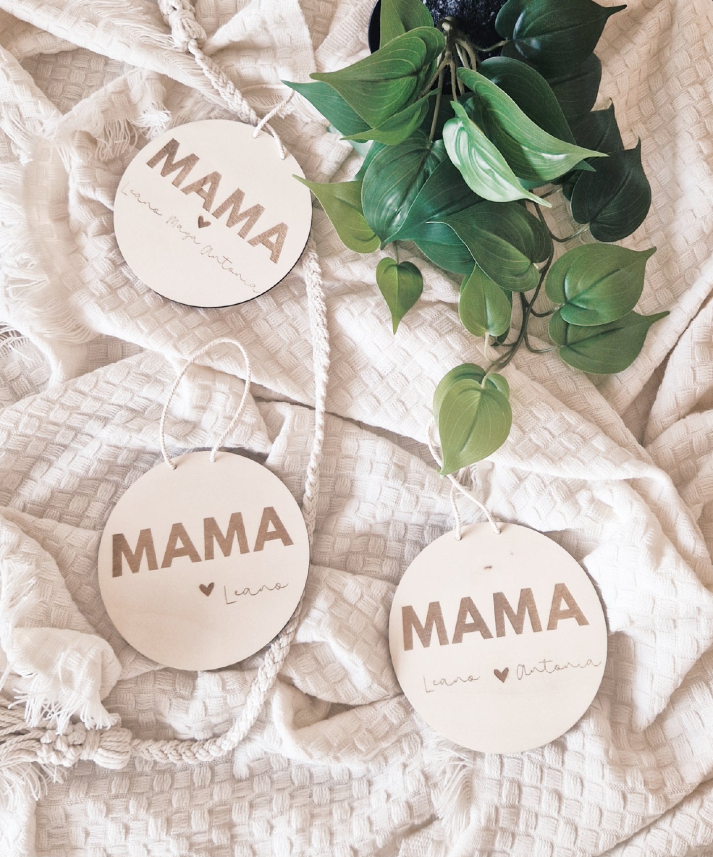 Holzschild MAMA mit Namen personalisiert