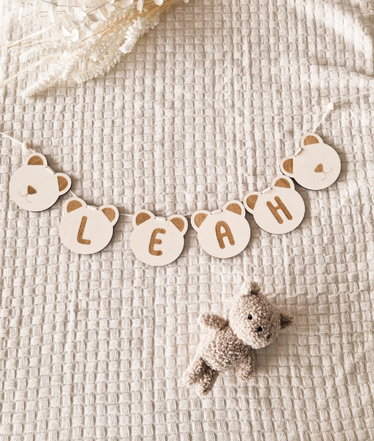 Namensgirlande aus Holz Bärenstil personalisiert