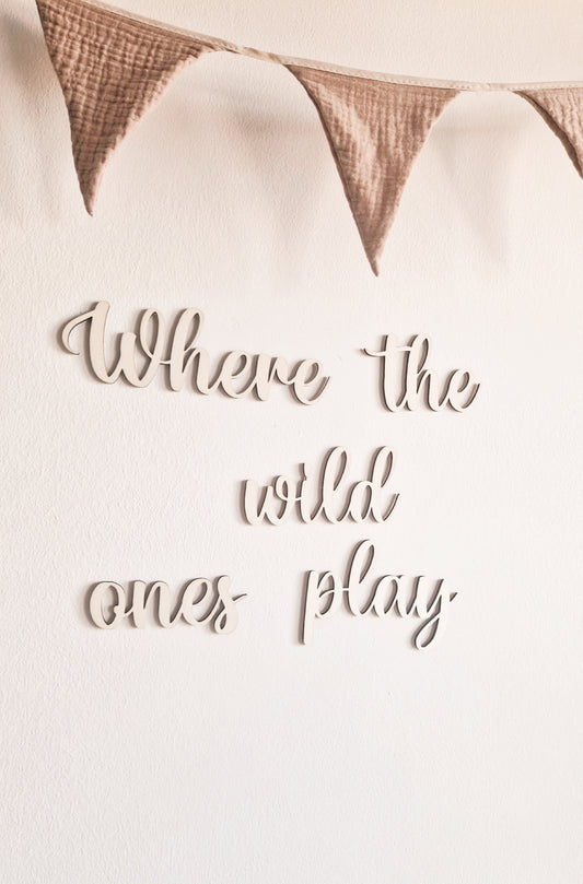 Holzschriftzug Kinderzimmer "Where the wild ones play"