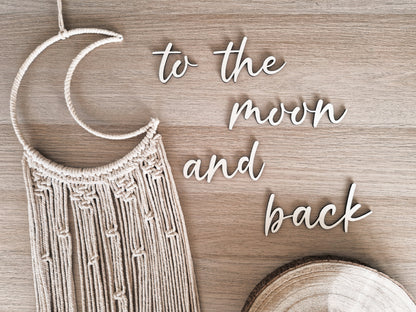 Wanddekoration Schriftzug "to the moon and back"