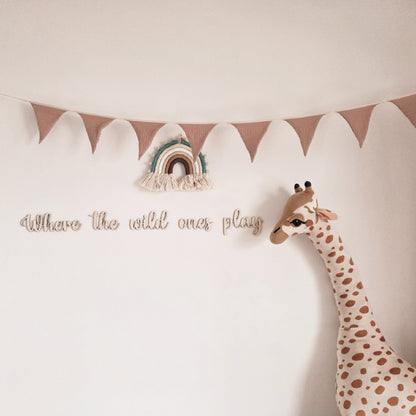 Holzschriftzug Kinderzimmer "Where the wild ones play"