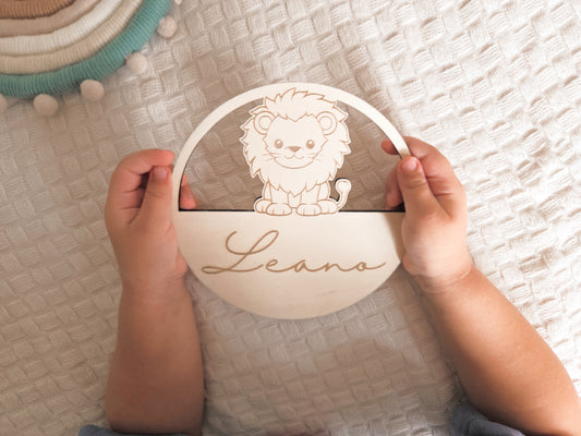 Namensschild Löwe aus Holz personalisiert