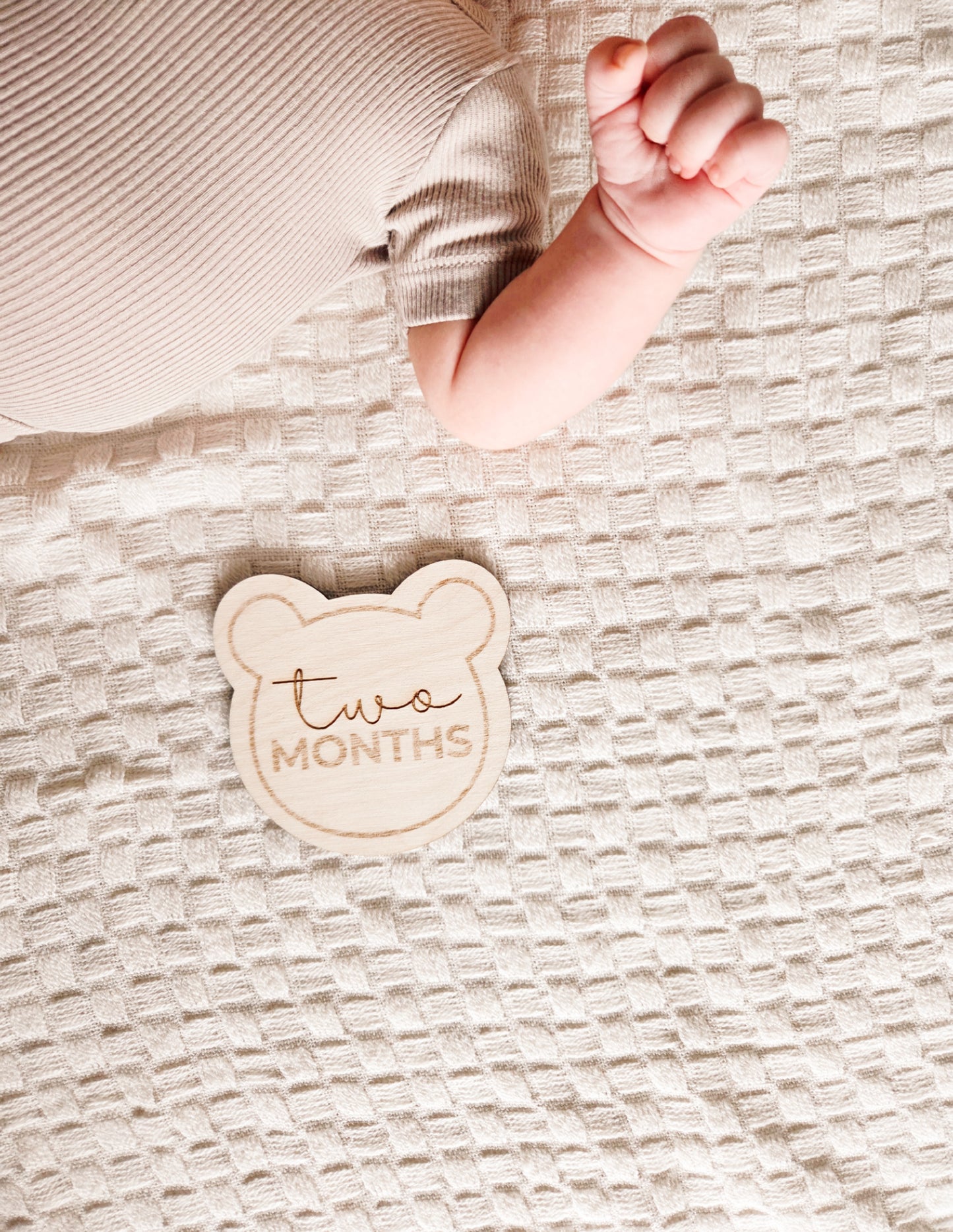 Meilensteinkarten aus Holz im Bärenstil