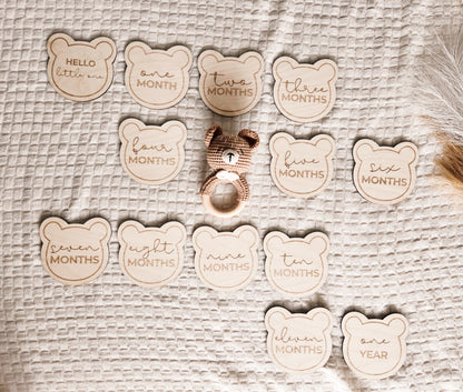 Meilensteinkarten aus Holz im Bärenstil