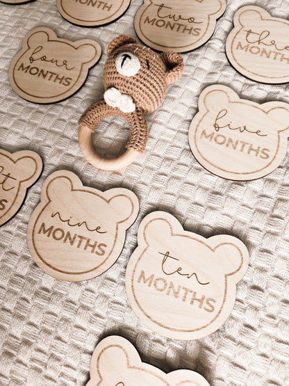 Meilensteinkarten aus Holz im Bärenstil