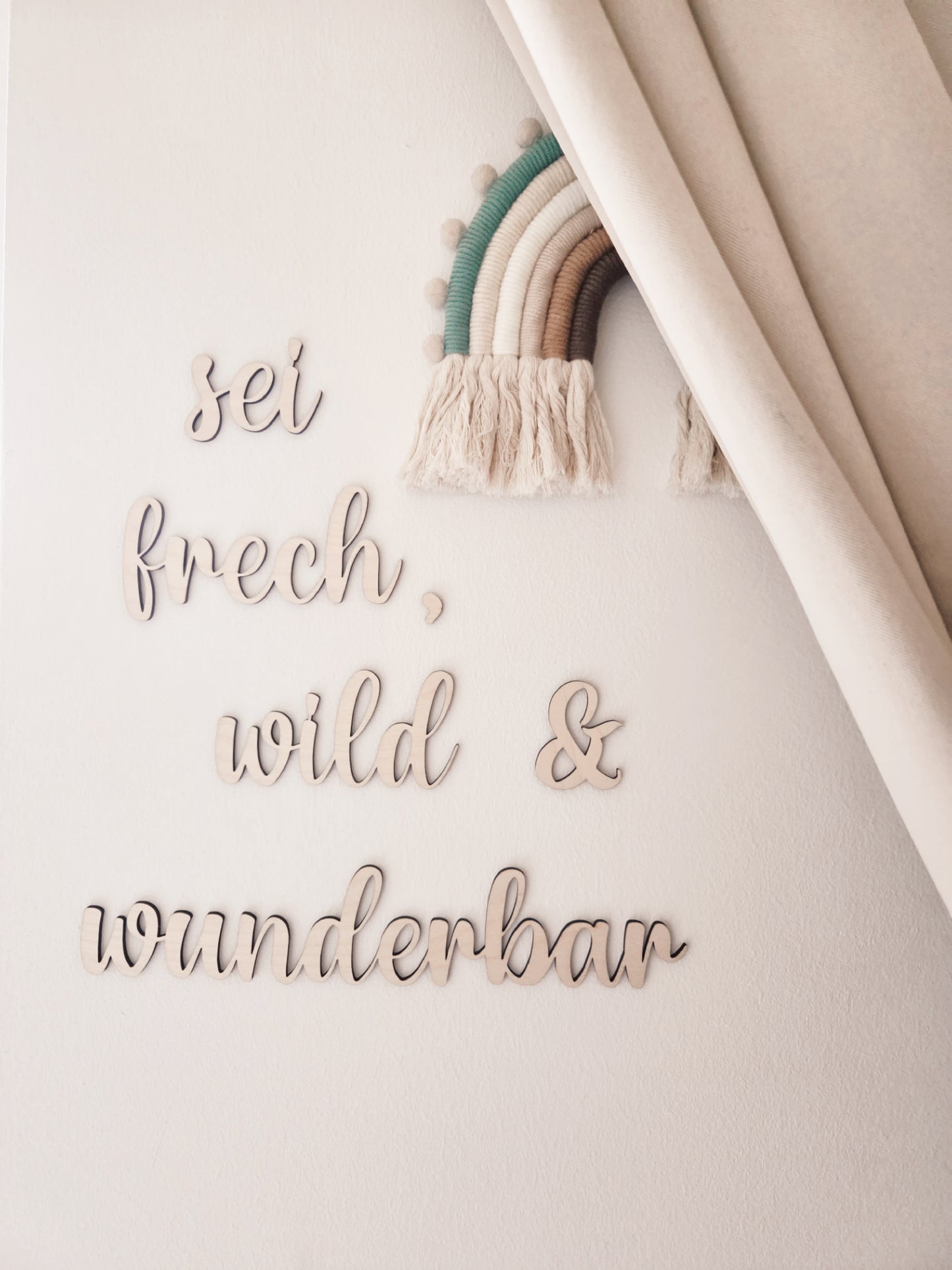 Schriftzug aus Holz "sei frech, wild & wunderbar"