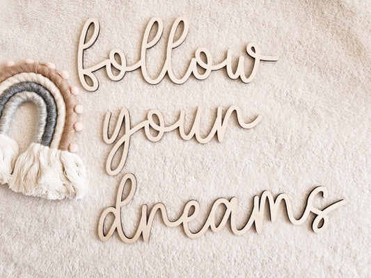 Schriftzug "follow your dreams" aus Holz
