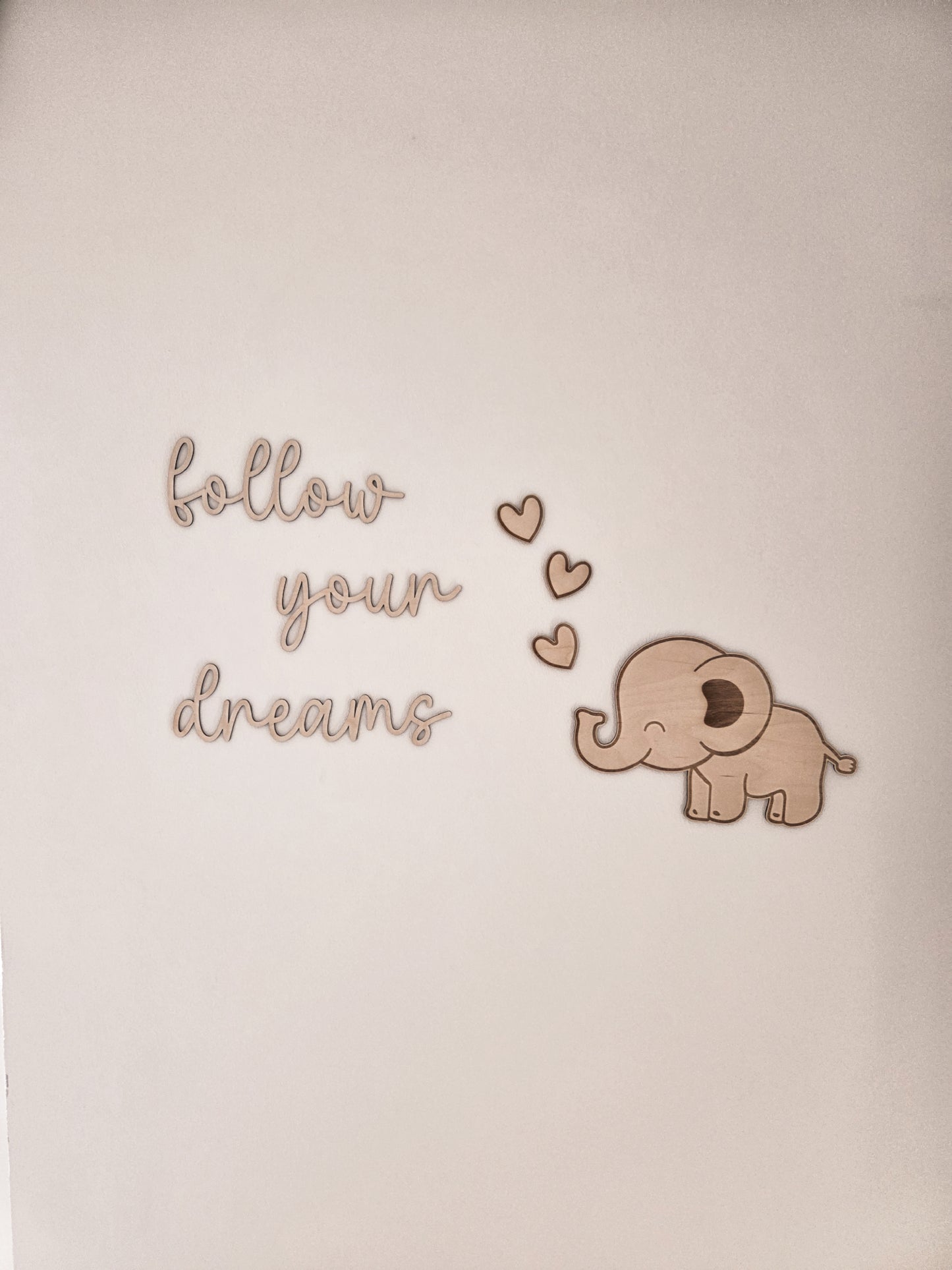 Schriftzug "follow your dreams" aus Holz