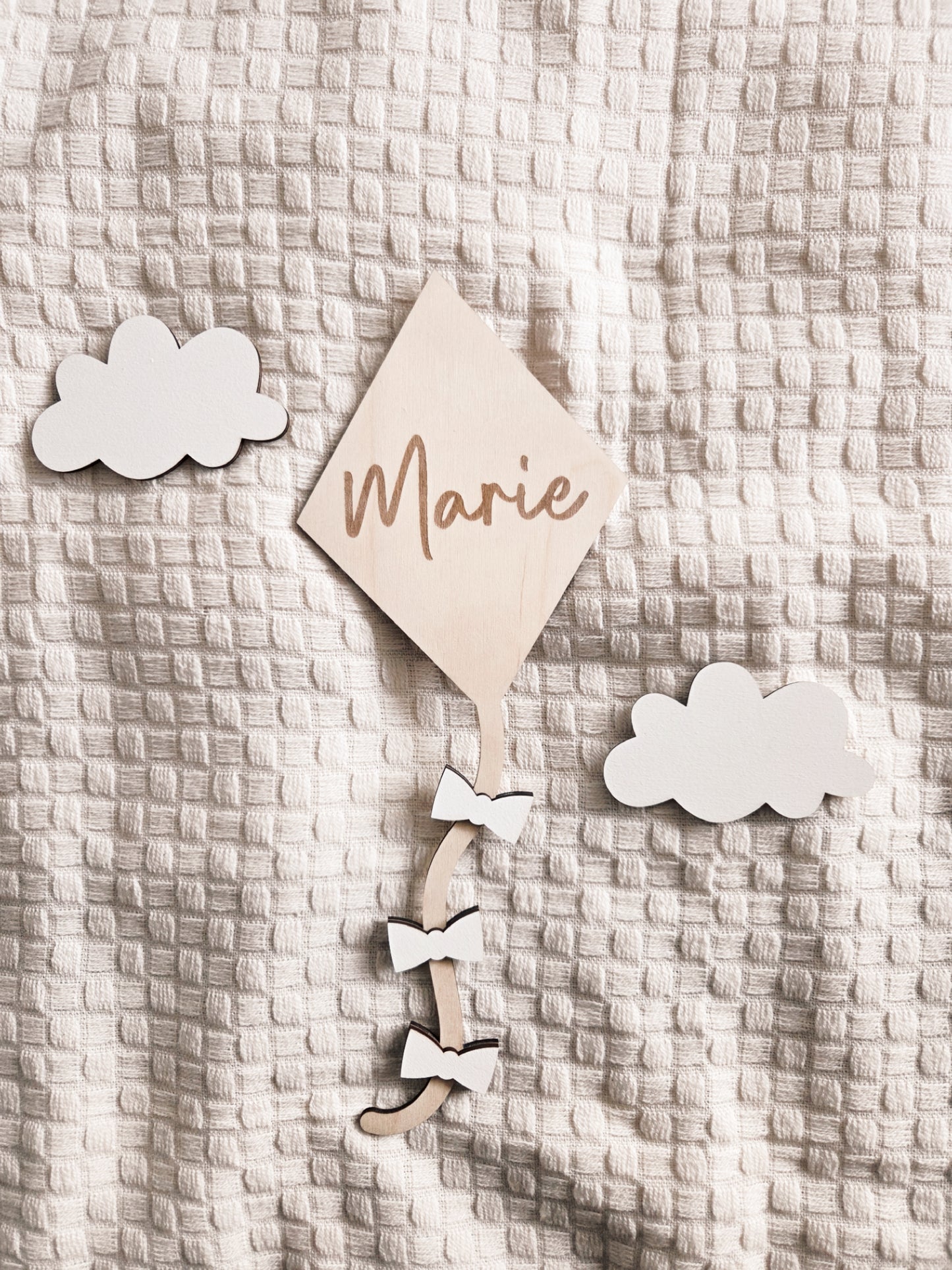 Personalisierter Drache aus Holz mit Namen graviert