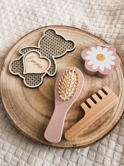 Personalisiertes Bärenschild mit Namen aus Holz