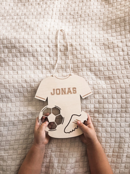 Personalisiertes Trikot aus Holz mit Namen graviert