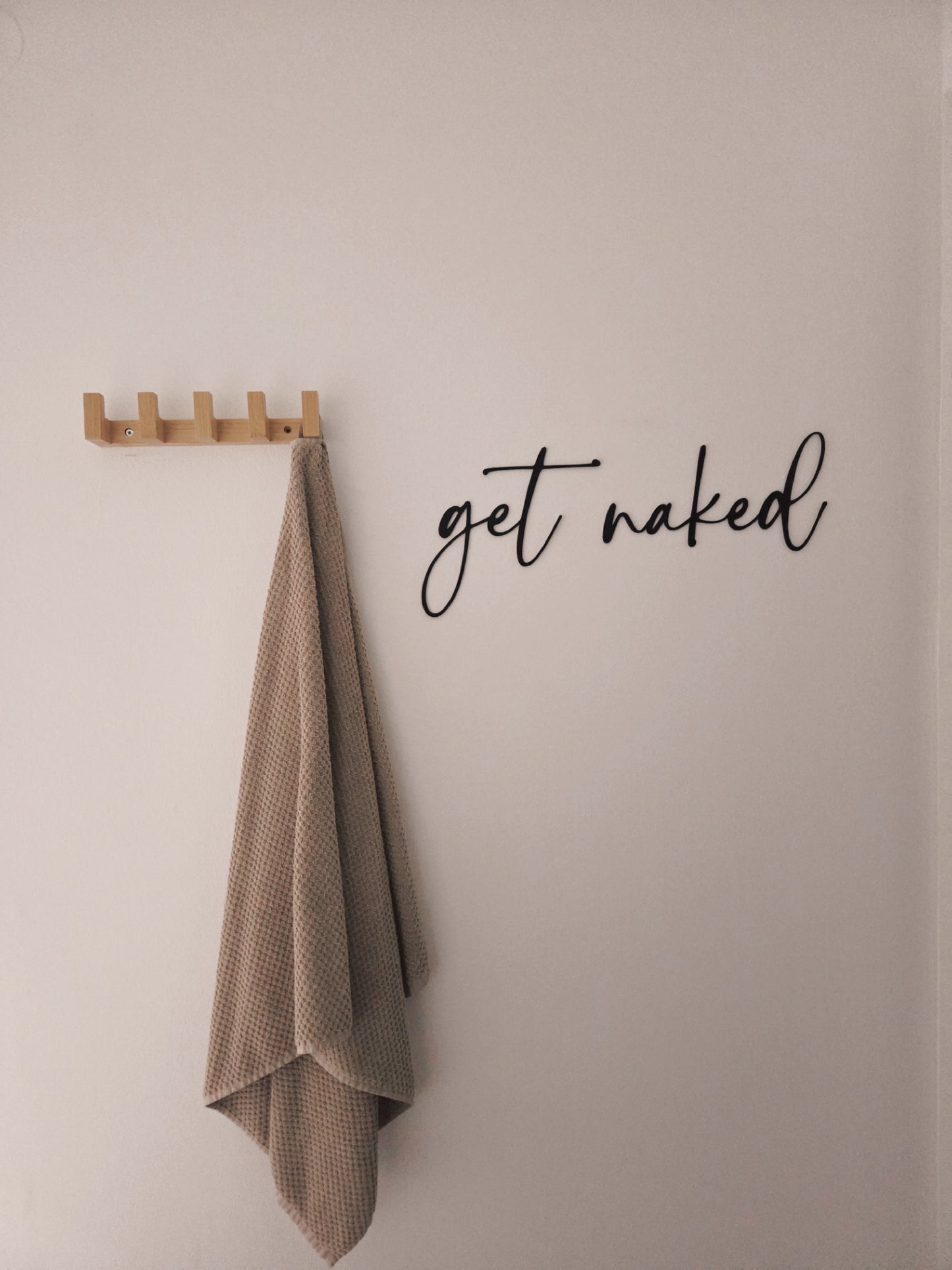 get naked Schriftzug