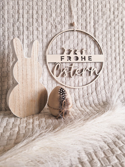 Holzschild „Frohe Ostern“ mit Hasen – natürliche Osterdekoration