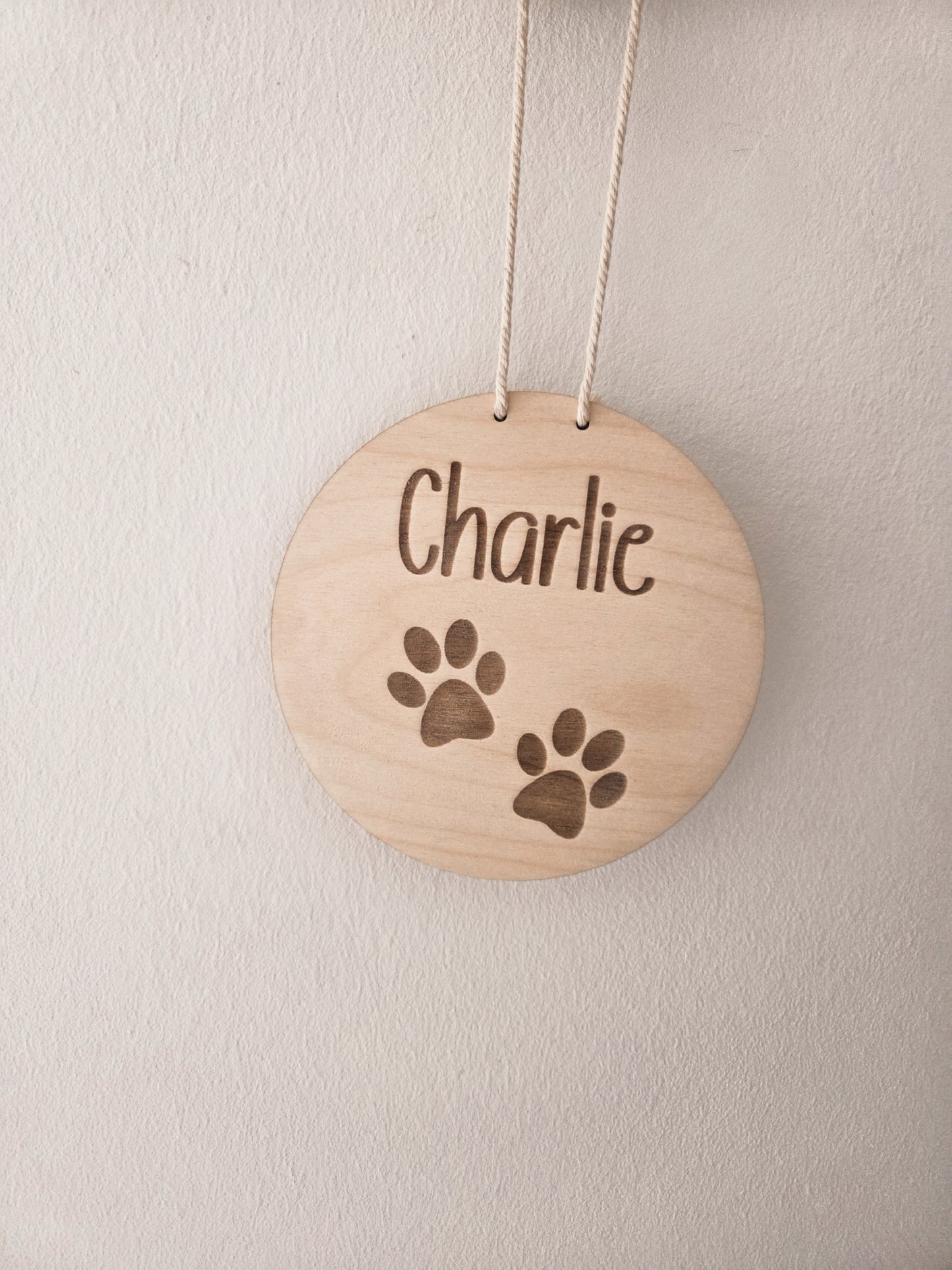 personalisiertes Haustierschild aus Holz