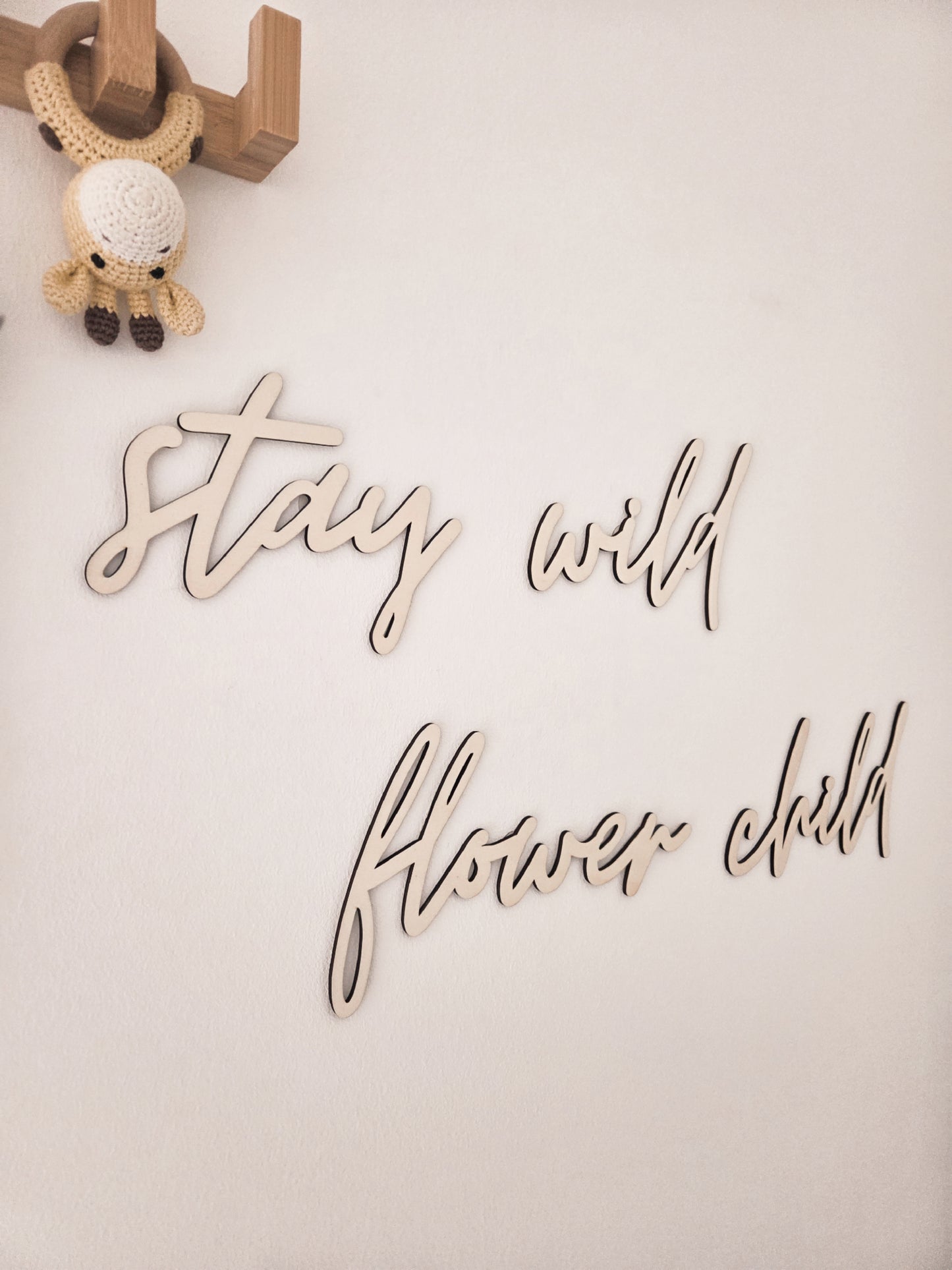 stay wild flower child Schriftzug aus Holz