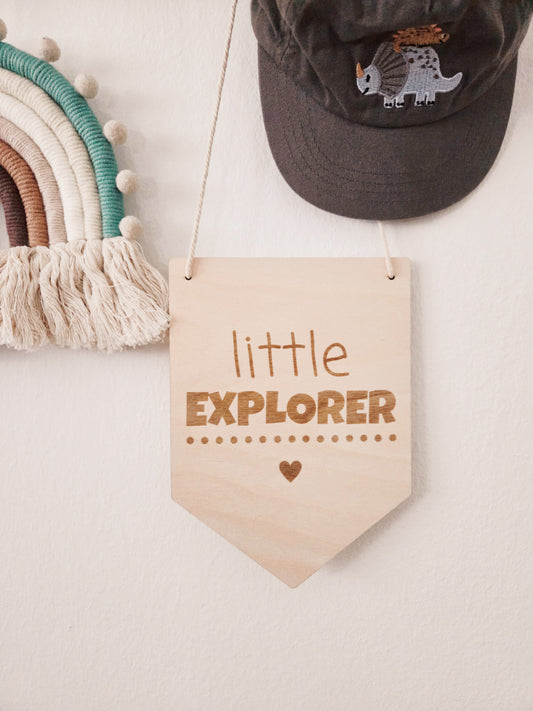 Wimpel aus Holz „Little Explorer“