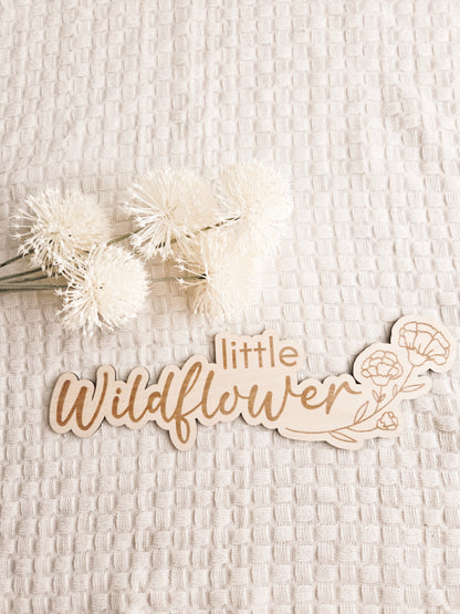 Little Wildflower aus Holz – liebevolle Kinderzimmer Deko mit Blumen