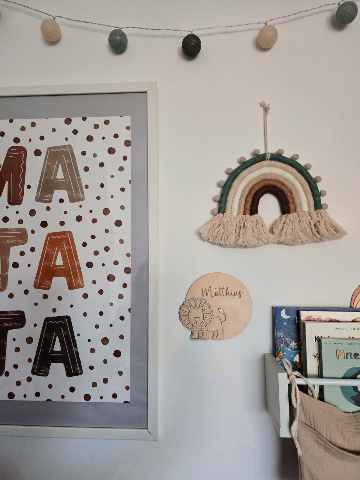 Personalisiertes Holzschild mit Namen – Kinderzimmer Deko mit Löwe oder Giraffe