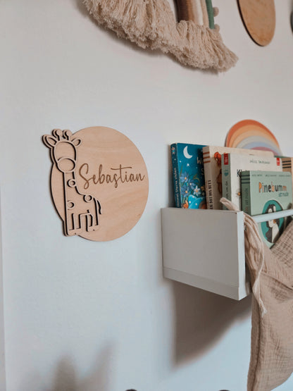Personalisiertes Holzschild mit Namen – Kinderzimmer Deko mit Löwe oder Giraffe