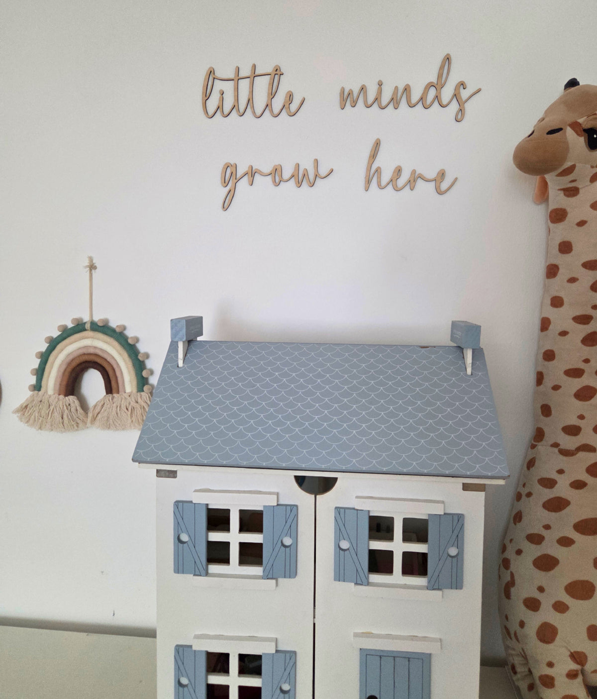 Holz Schriftzug „Little mind, grow here“ | Kinderzimmer Deko | Wanddeko aus Holz | Babyzimmer Dekoration | Geschenk zur Geburt