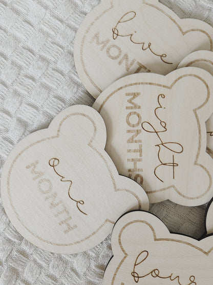 Meilensteinkarten aus Holz im Bärenstil