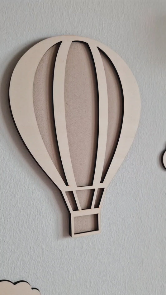 Heißluftballon aus Holz mit Wolken – liebevolle Deko fürs Kinderzimmer